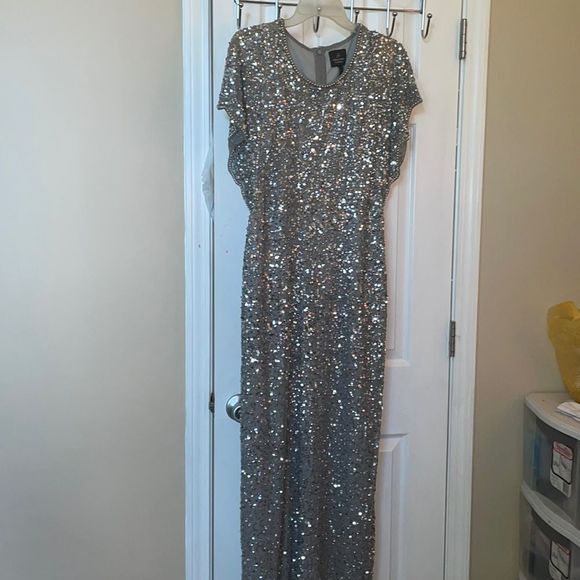 Adiranna Papell Dresses & Skirts - Adrianna papell sequin silver dress glamorous and sexy.